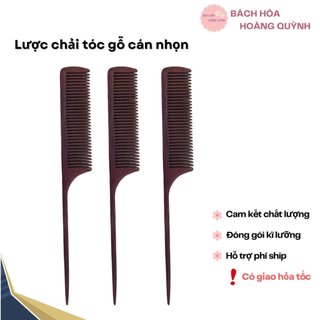Lược gỗ chải tóc đuôi nhọn rẽ ngôi chia tóc màu nâu đậm.