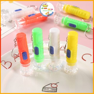 Đồ chơi đèn pin LED mini siêu sáng