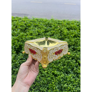 Gạt tàn hoàng gia hợp kim, Gạt tàn vàng hoạ tiết tân cổ điển