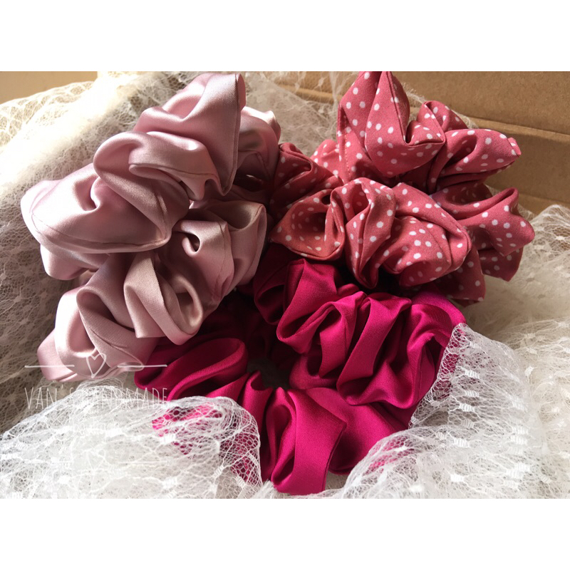 Cột tóc vải scrunchies hồng paátel (handmade)
