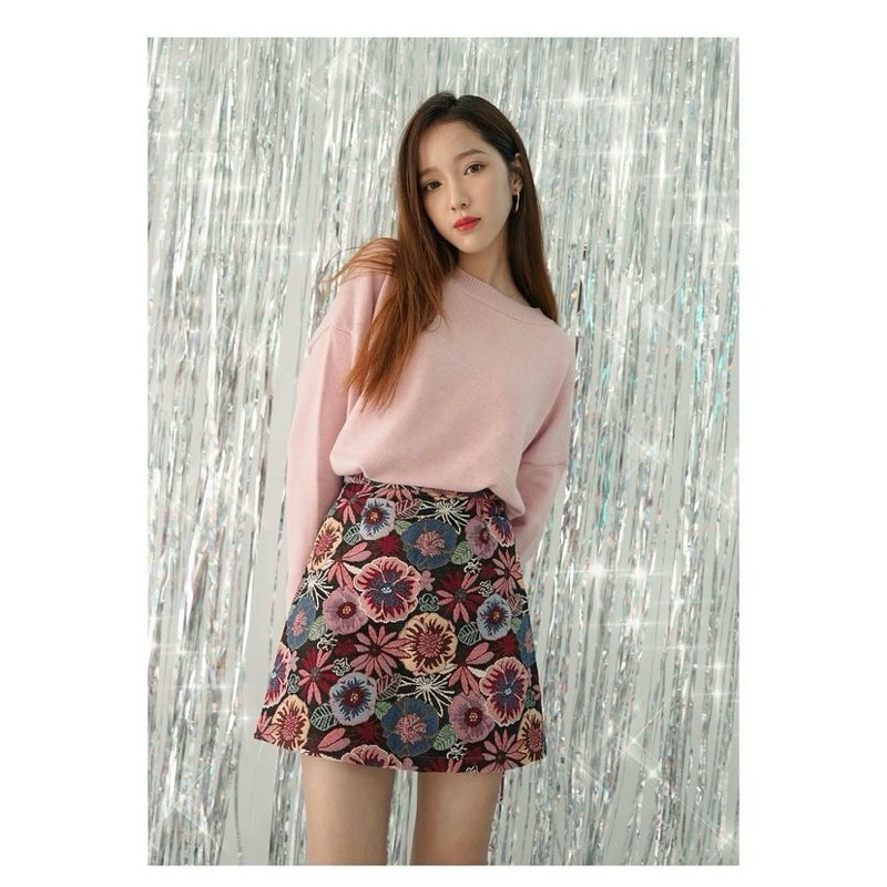 (Pass) Chân váy thêu hoa size S lạ mắt nhà Janet studio