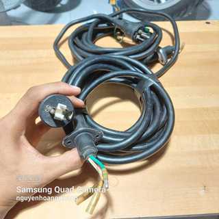 Dây nguồn tháo ra từ máy bơm chìm hàng bãi nhật bọc nhựa dẻo chống nước
