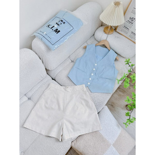 Set linen áo ghile xanh cổ tim gài nút túi mổ + quần short kem