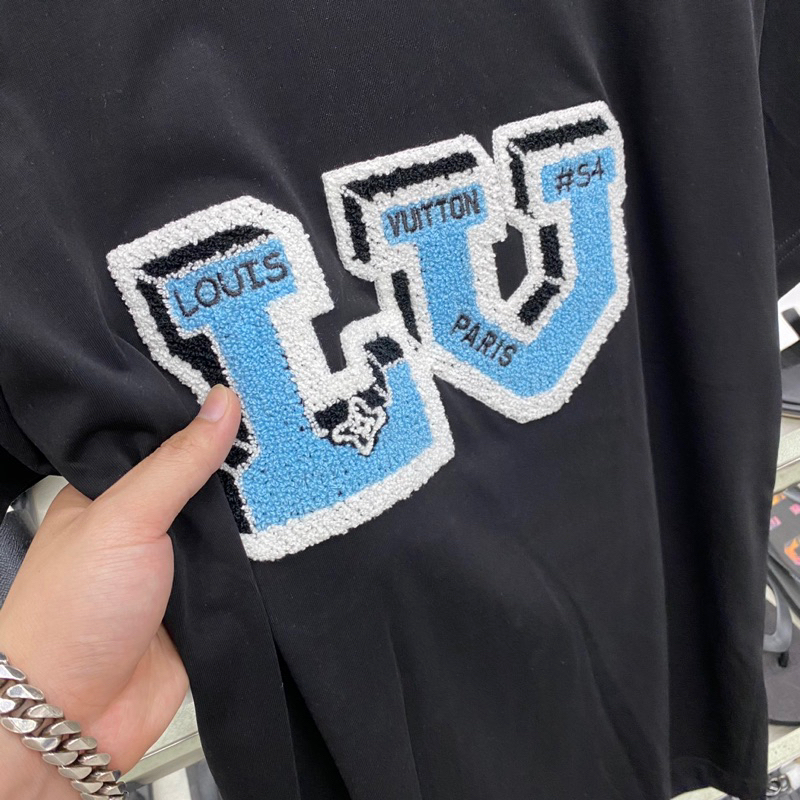 Áo phông thêu thỏ lv bông xù chạy bộ,áo thun nam nữ thêu bông xù chữ lv hình thỏ sau lưng cao cấp