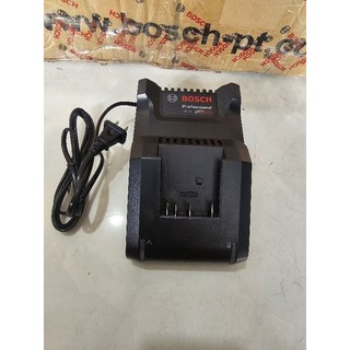 Sạc bosch 18v điện 220v sạc được pin 14.4v và 18v của bosch