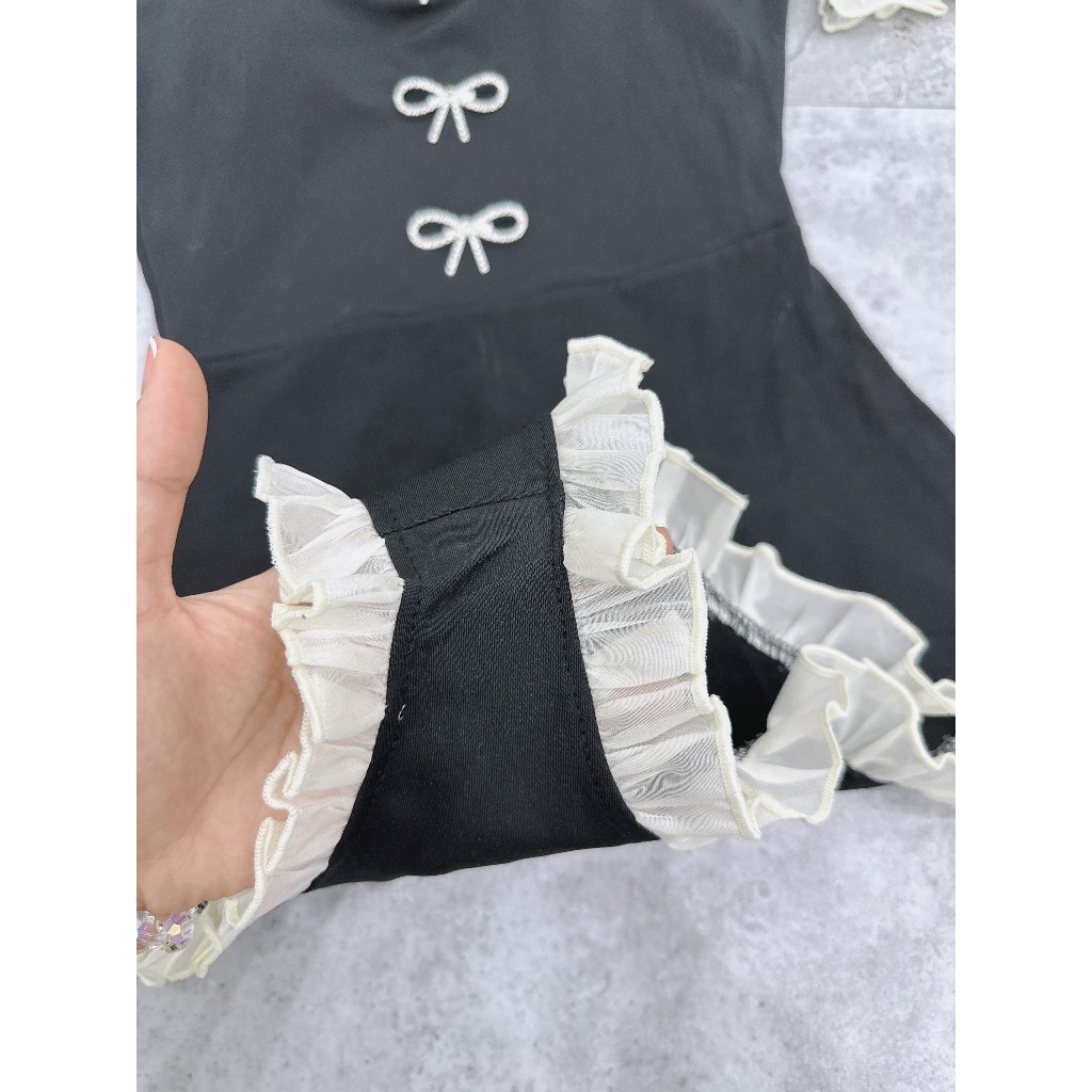 Bikini Swimsuit 1 Mảnh Bệt Vai Đính Nơ Đá Cài Phối Viền Ren Tơ Đầm Đi Biển Có Đệm Ngực Dáng Ôm Body | BigBuy360 - bigbuy360.vn