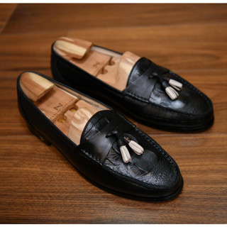 Giày lười nam dập vân nổi kết hợp lơ chuông trắng cực nổi bật