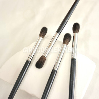 Cọ blending màu mắt - tạo hốc mắt - khối sống mũi Feather B 224