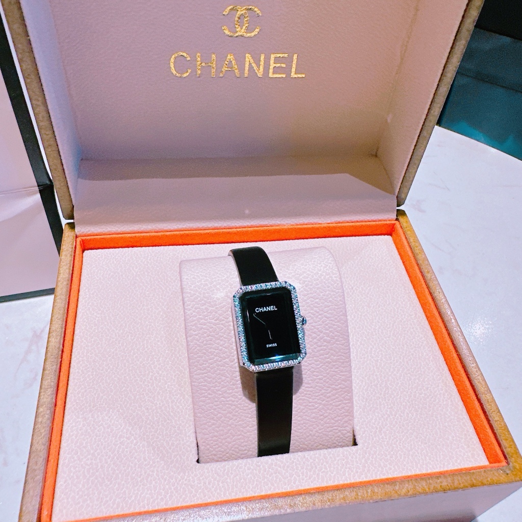  Đồng hồ nữ Ch@n€l dây da đen size 20x26mm Full box Luxury diamond watch 