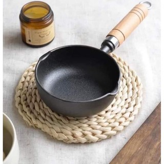 Chảo gang nguyên khối - chảo gang sâu lòng cán gỗ size 13cm