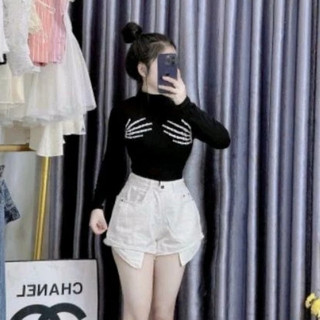 ÁO CROPTOP CỔ LỌ XỎ NGÓN IN BÀN TAY LẠ KÌ CLXUONG