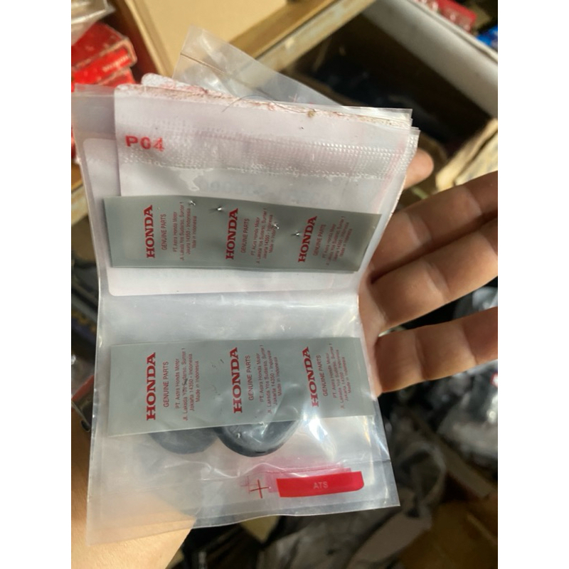 Cao su cốp được sản xuất để nắp cốp cho dòng xe win 100 honda