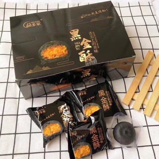 Bánh đậu đỏ nhân trứng muối hăc kim xa