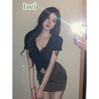Áo Croptop Nữ Tay Ngắn IWI SHOP Có Khuy Cài Nhún Bèo Cổ Chữ V Tôn Vòng 1 Màu Đen Dễ Phối Đồ - A141.IW