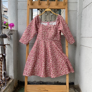 2hand đầm hoa nhí tay phồng dày dặn eo 76 đến 82cm dài 83cm mã 214