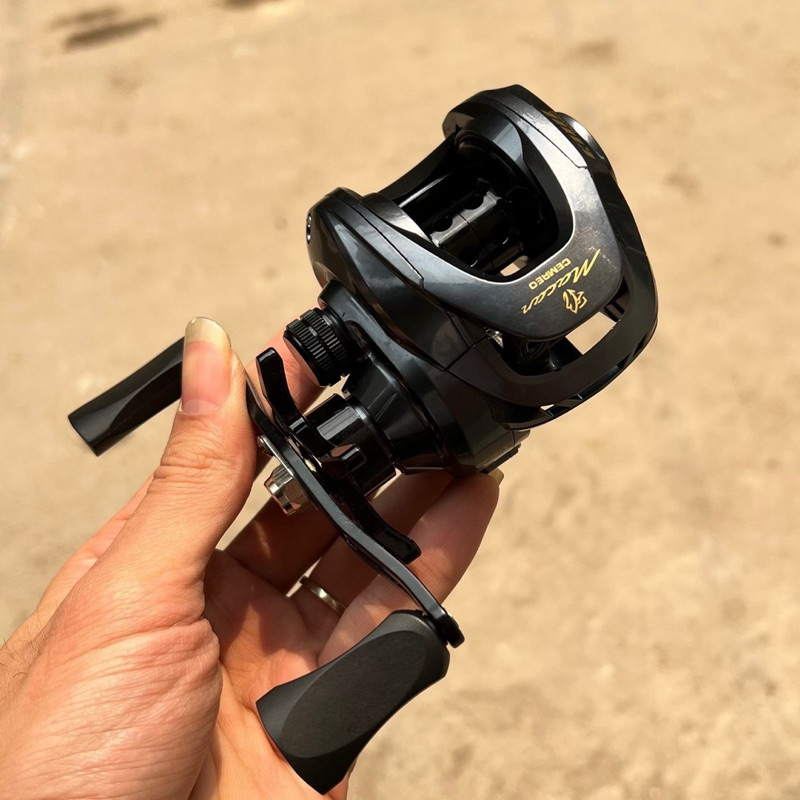 máy ngang Cemreo Macan có hàng nha các shop Tay phải. Màu đỏ và màu xám Tay trái. Màu đỏ