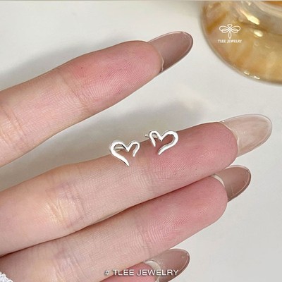 Khuyên tai bạc nữ TLEE, bông tai mặt viền tim uốn cong xinh xắn TLEE JEWELRY B0482