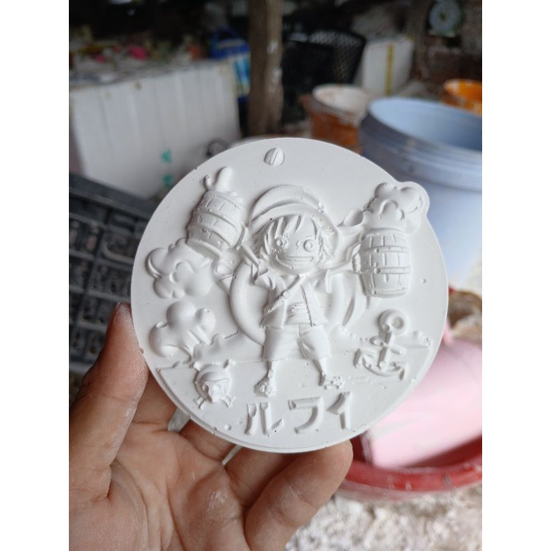 Tượng thạch cao tranh bao bể