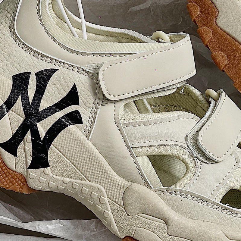 [SIÊU HÓT] GIÀYDÉP SANDAL - MLB CHUNKY NY TRẮNG_DÉP SANDAL KÍN MŨI MLB NY ĐẾ NÂU KEM CAO CẤP