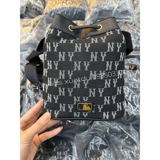 Túi xách Eo Bi đen phối chữ Mini bag
