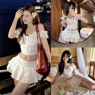 [HÀNG SẴN LOẠI 1] WhiteRabbit Set áo trễ vai và chân váy ngắn cạp trễ hoa trắng gắn nơ cho mùa đi biển