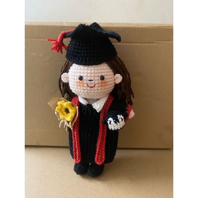 Doll cử nhân theo yêu cầu