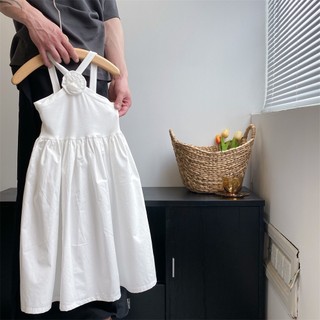Đầm yếm đính hoa maxi trắng