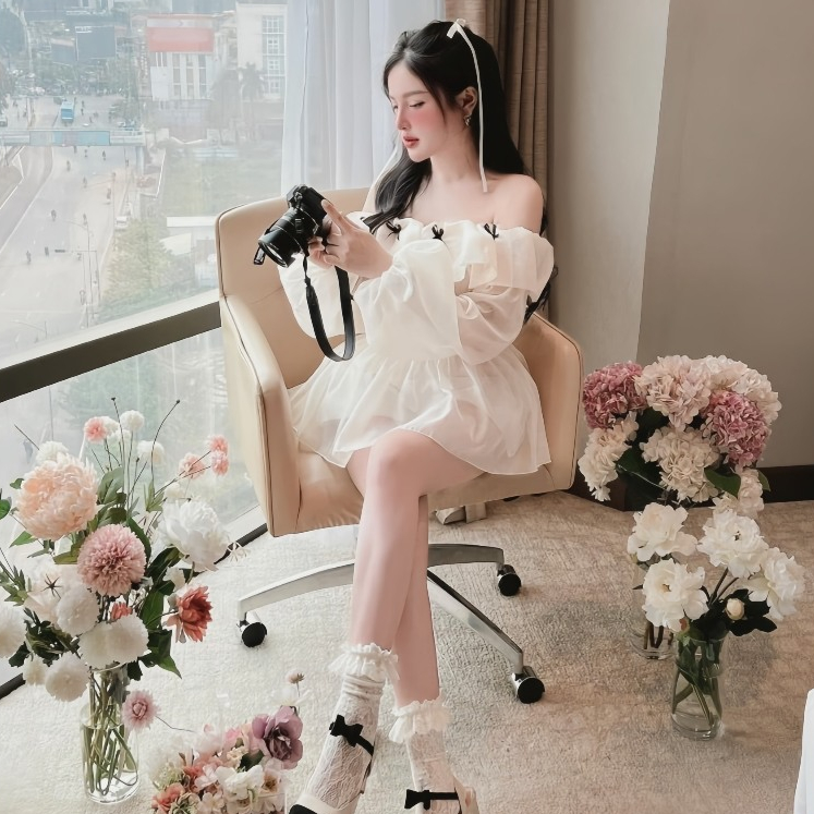 Áo Trễ Vai Tiểu Thư Đính Nơ Đen Dài Tay Chun Eo Bánh Bèo Chất Liệu Tơ Mềm | BigBuy360 - bigbuy360.vn