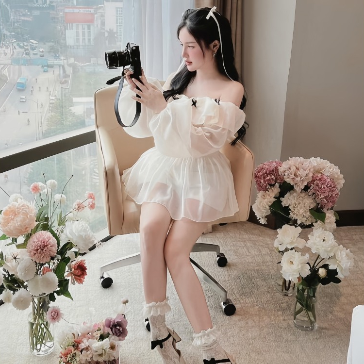 Áo Trễ Vai Tiểu Thư Đính Nơ Đen Dài Tay Chun Eo Bánh Bèo Chất Liệu Tơ Mềm | BigBuy360 - bigbuy360.vn