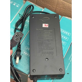 Sạc xe điện 36v 12ah chân cắm loại xe 3 bình ác quy