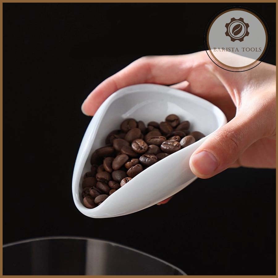 Cốc đong  hạt cà phê bằng sứ miệng dáng lê