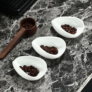 Cốc đong  hạt cà phê bằng sứ miệng dáng lê