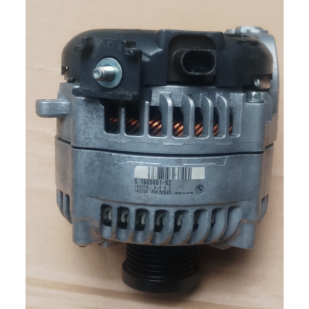 Máy phát BMW F20  ,F21   ,F22,  F30 E84,, E89  BMW 320i ,,,328i  X1 X3 X4   428i  528i  năm 2011  đế