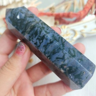 trụ đá mã não rêu moss agate