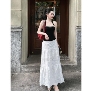 Set đồ nữ sang chảnh tiểu thư áo dây cổ yếm đen phối chân váy dáng xòe dài trắng thiết kế đi chơi đi biển du lịch LEVAN