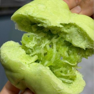 Hộp 5 cái to bánh bao nhân cốm non xào dừa