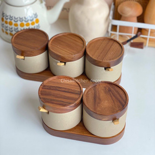 Set đựng gia vị gốm be nhà bếp kèm khay gỗ nguyên khối