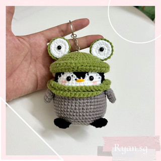 Chim cánh cụt đội mũ ếch len handmade