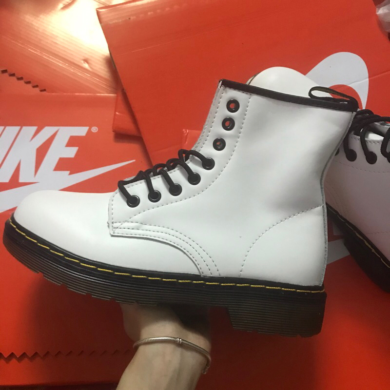 pas boots trắng size 39