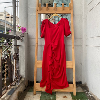 2hand đầm đỏ tay phồng eo 64 đến 80cm dài 110cm mã 215