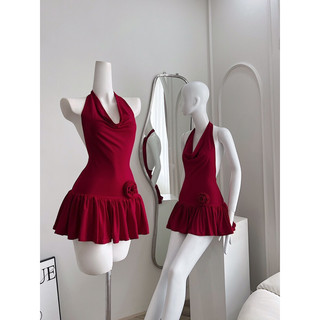 Đầm yếm cổ đổ đuôi cá đính hoa