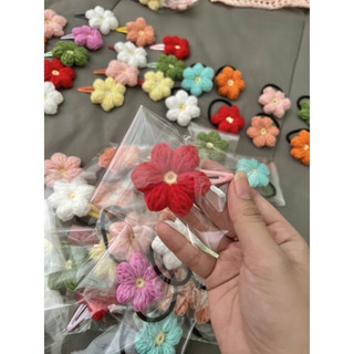 cột  tóc hoa len móc