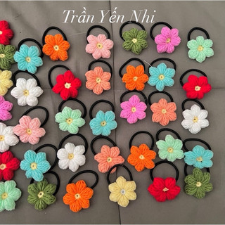 Cột và kẹp tóc hoa len móc
