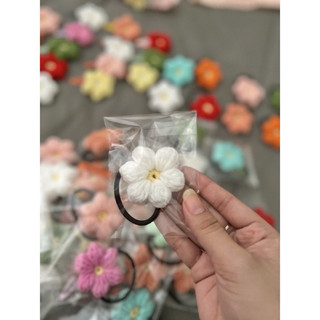 cột  tóc hoa len móc