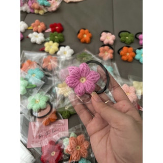 cột  tóc hoa len móc