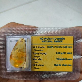 Mặt hổ phách chạm thiền sư