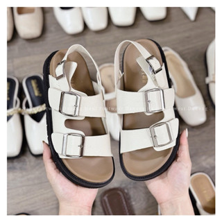 Dép sandal nữ khoá cài chất liệu da, PVC cao cấp, đế bằng siêu êm chân.