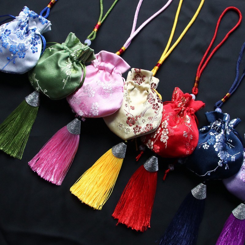 (LT.01) Túi gấm thêu hoa Hầu bao cổ trang mang theo may mắn phụ kiện đeo, trang trí TẾT CƯỚI tao nhã sang trọng
