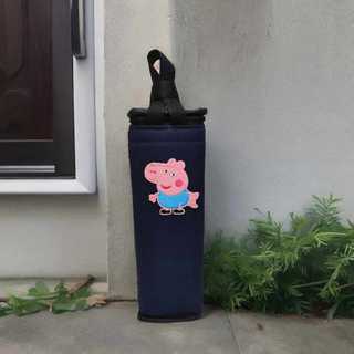 Túi giữ nhiệt đựng bình nước 1500ml logo gia đình heo PEPPA cò lớp cách nhiệt và có dây kéo
