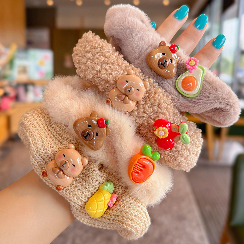Dây buộc tóc scrunchies có gắn charm Capybara